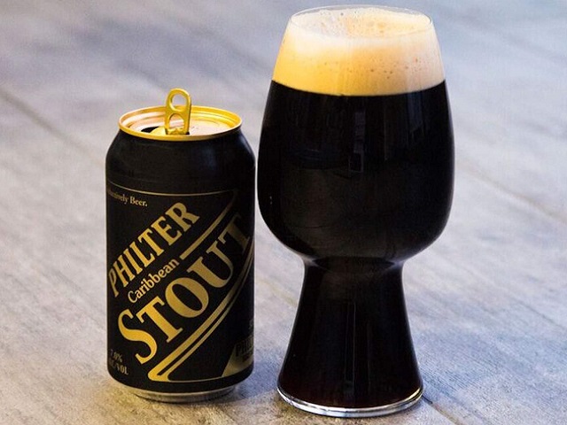A full-bodied, yet approachable tropical stout made using lager yeast and drawing inspiration from the tradition of fruitier stouts common in the Caribbean. With a midight black pour, silky chocolate and coffee flavours are topped off by rum raisin notes for a smooth finish and a hint of nutiness. ‘Jamaica stout?’. They sure did!